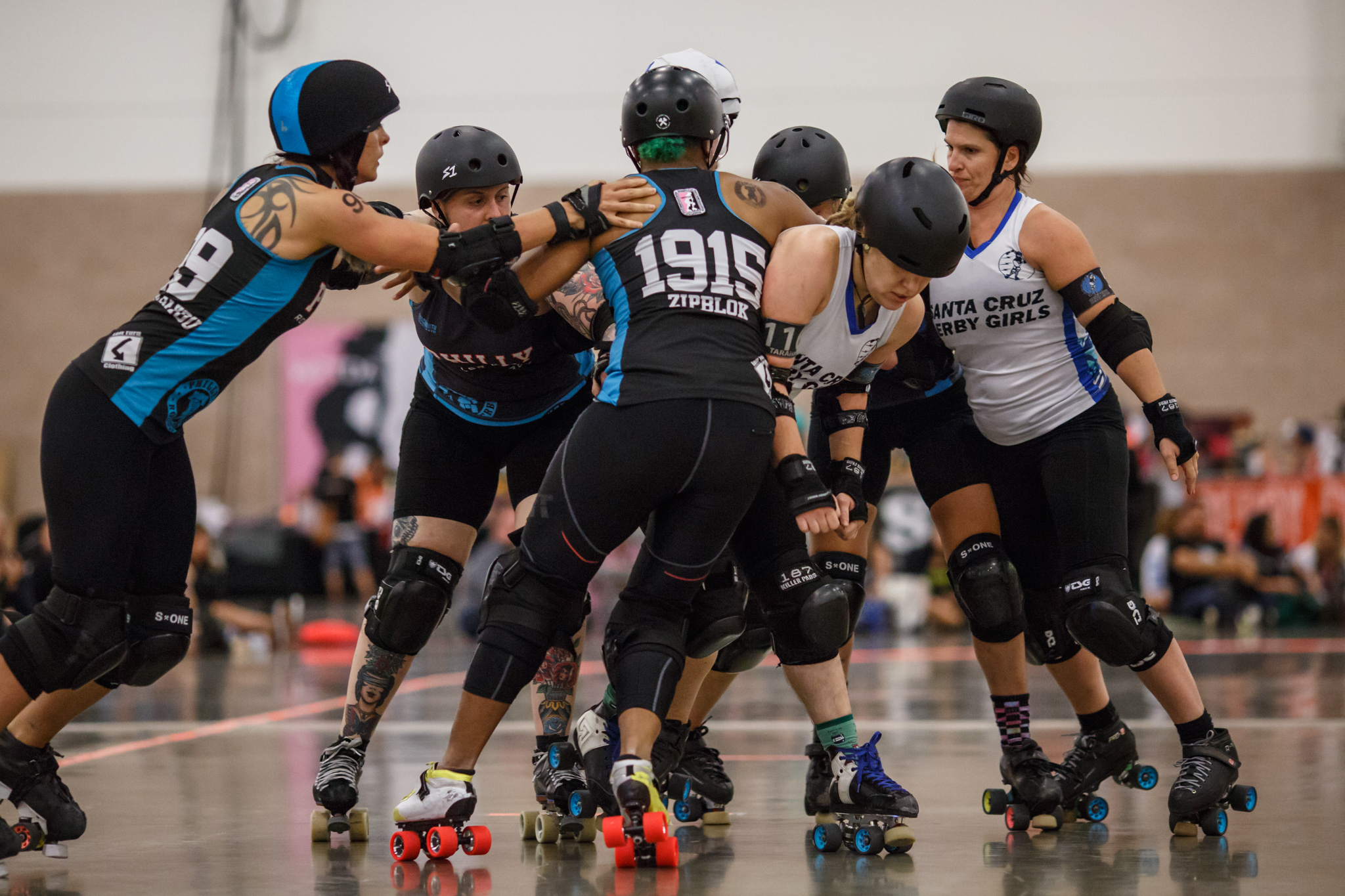 Philly and Santa Cruz battle for position during the 2017 International WFTDA D1 Playoffs in Dallas, TX